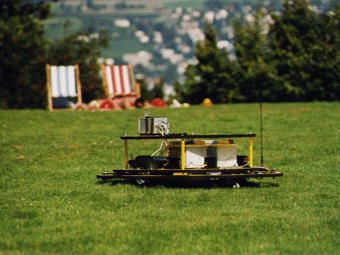 cambot_liegestuhl.gif (64408 bytes)